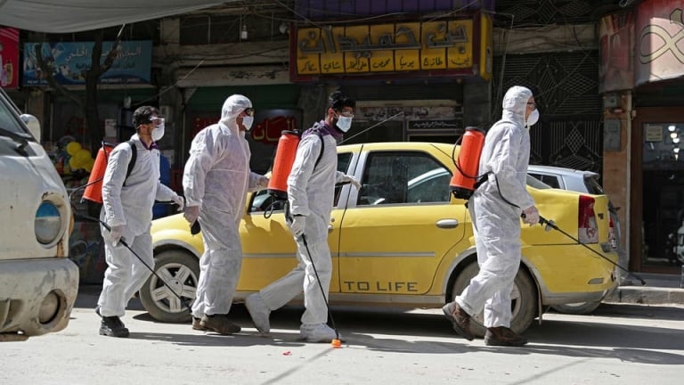 منها الحبس 3 سنوات... عقوبات تطال المخالفين لحظر التجول بمناطق النظام و