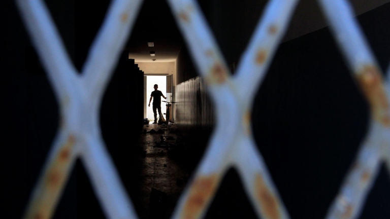 مركز توثيق انتهاكات..مئات الفلسطينيين قضوا في سجون النظام