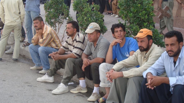 مشروع قانون لتثبيت العمال المؤقتين 