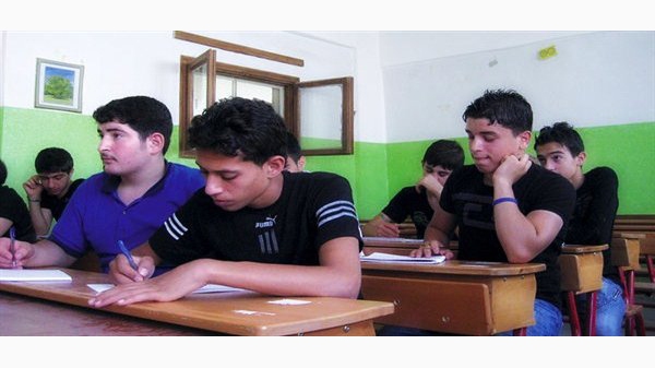 مسدس وكتاب مصغّر.. حكام لامتحانات البكالوريا 