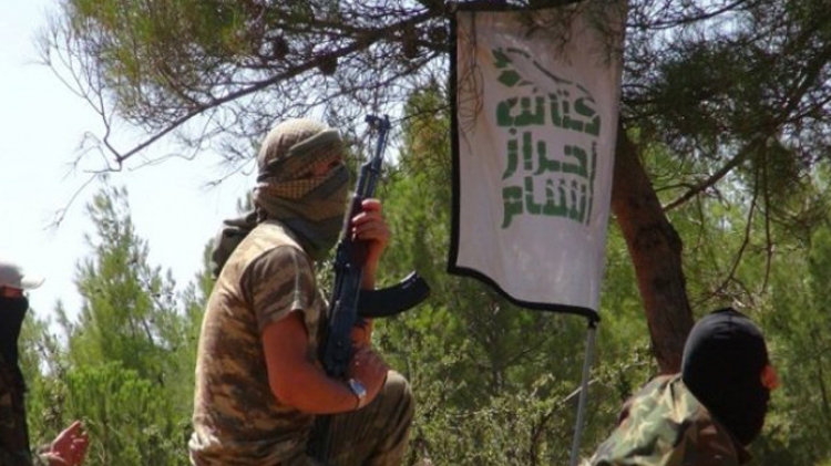 مسؤول في أحرار الشام: ارفعوا علم الثورة!