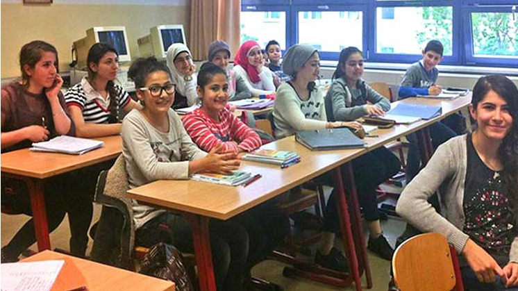 مصر تجدد قراراً بشأن معاملة الطلاب السوريين