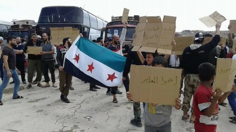 ​مظاهرات في الباب للمطالبة بدخول مهجري المعارضة