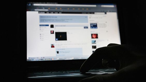 ناشط الفيسبوك.. ثائر أم حالم يسعى إلى الشهرة؟