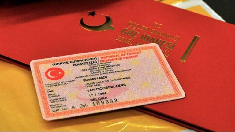 تركيا... وعد بتجديد إقامات السوريين حتى بجواز منتهي الصلاحية