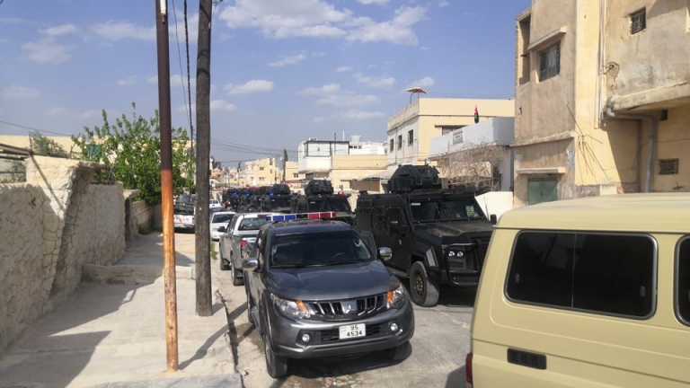 وفاة 4 أطفال سوريين ووالدتهم بانفجار قنبلة في المفرق الأردنية