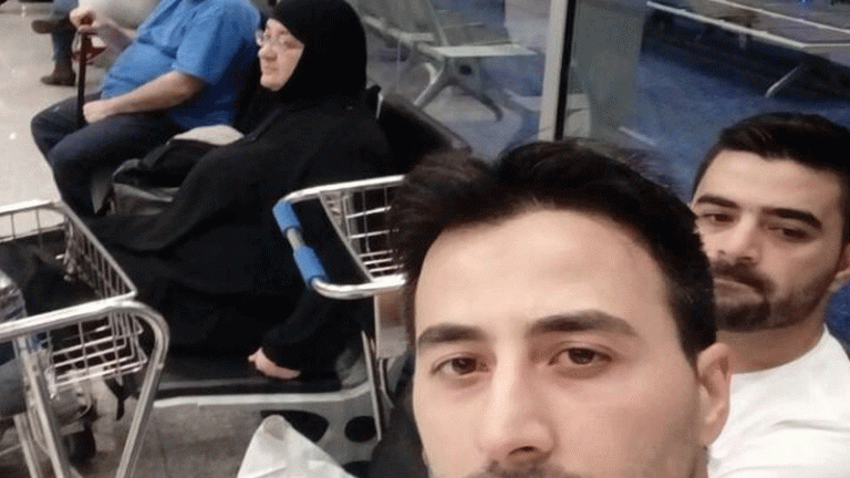 وفاة والد عائلة سورية محتجزة بمطار ماليزي إثر نوبة قلبية