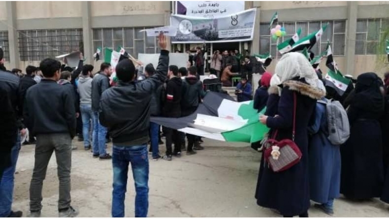 وفد من حكومة الإنقاذ يهدد طلاب جامعة حلب الحرة بالترحيل بالباصات الخضر 