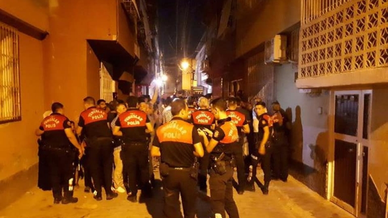 والي أضنة يبرئ السوريين من قضية التحرش بطفل تركي
