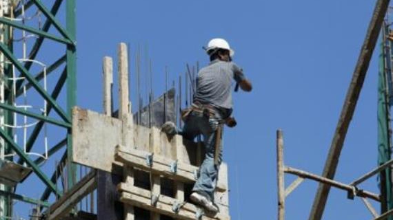 وزير العمل في حكومة النظام يطالب بتطبيق المعاملة بالمثل في لبنان