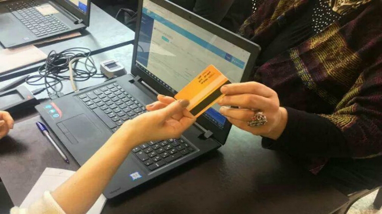 رشاوي ومحسوبيات في توزيع 
