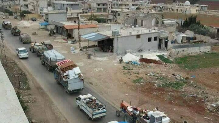 ريف إدلب.. نزوح عشرات آلاف المدنيين تحت المطر والبرد