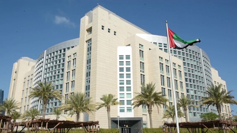 صحيفة: الإمارات تبحث استئناف عمل سفارتها بدمشق