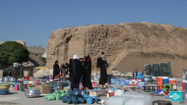 سوق الجمعة في الرقة... ما لا تجده في الأسواق التقليدية