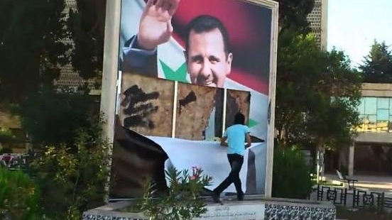 صور بشار الأسد تتسبب باعتقال عشرات الطلاب الفلسطينيين بدمشق