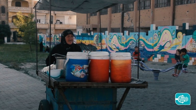 سيدة البوظة وعرانيس الذرة