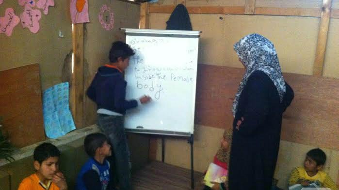 Syrian Refugee Turns Her Tent into a Classroom!