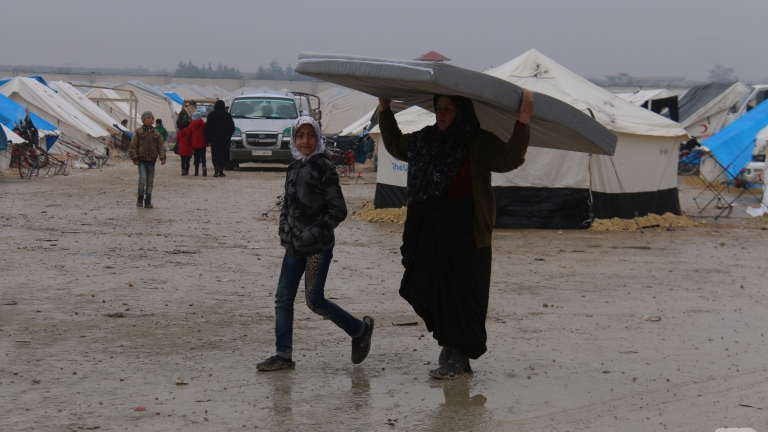 Syrians Exposed to the Elements at the Turkish Border