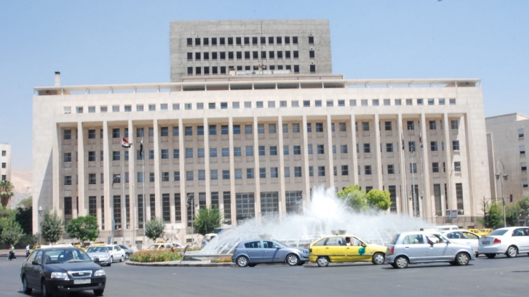 تعميم للمركزي حول إدخال وإخراج المسافرين للعملات