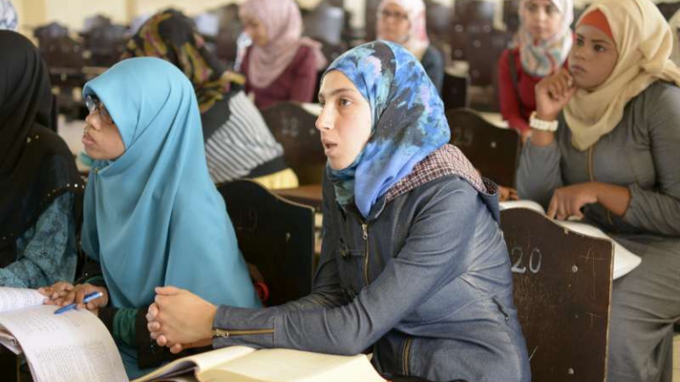 طالبة سورية في مخيم الزعتري تتفوق في دراستها الجامعية