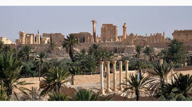 طائرات النظام السوري تقصف تدمر 