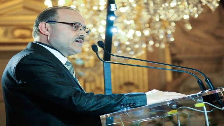 طبيب سوري يكذّب ادعاءات صحيفة الوطن حول تهجير الكفاءات السورية