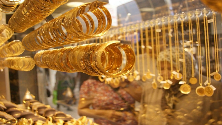 تدهور الليرة السورية يُحلّق بأسعار الذهب… ما هي الأسباب؟