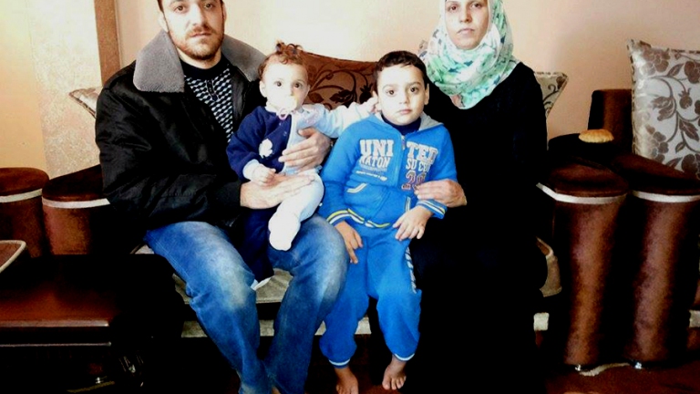 طفلة فلسطينية سورية تسجل كلاجئة في غزة!