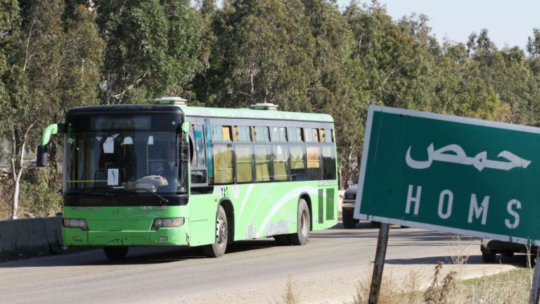 تحضيرات لخروج الدفعة الأولى من المقاتلين من الوعر بحمص