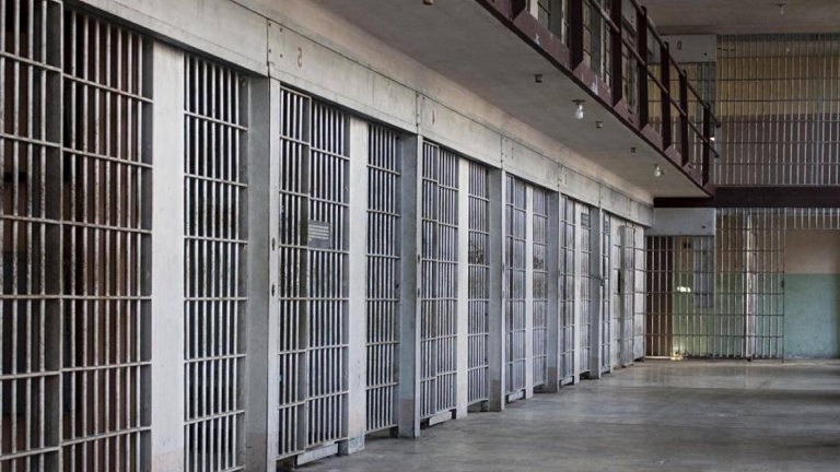 تقرير حقوقي.. 56 شخصاً قضوا تحت التعذيب بسوريا الشهر الفائت