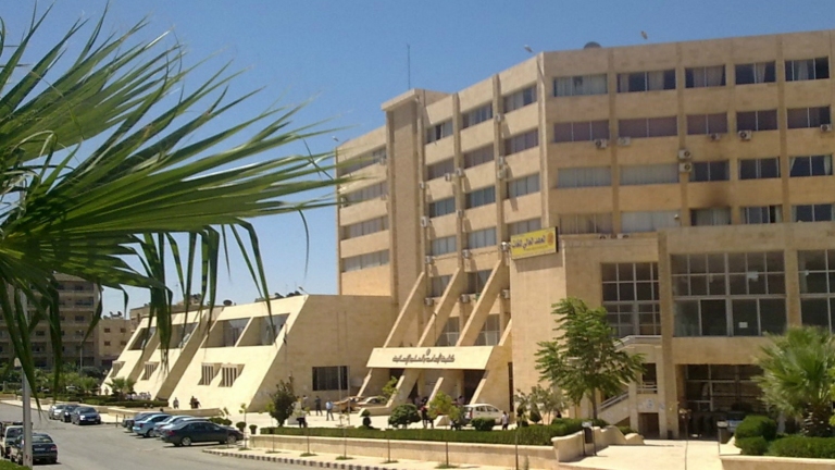 طلاب الدراسات العليا ممنوعون من السفر!