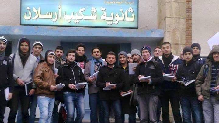 طلاب مدرسة يتظاهرون في السويداء