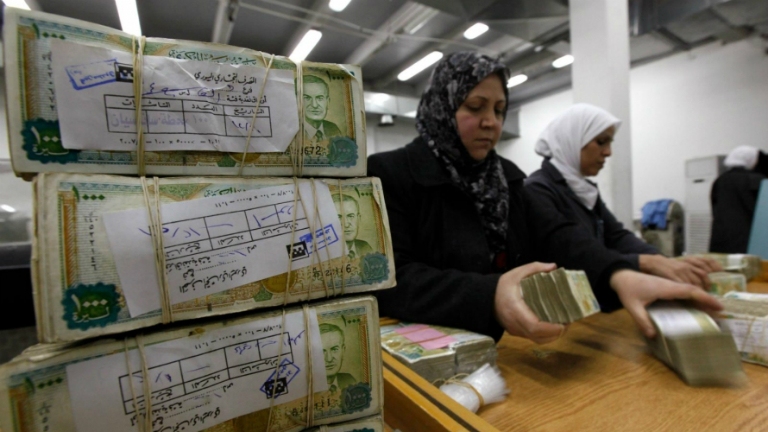 توقعات تهاوي جديد لسعر الليرة السورية… هل تنهار العملة؟