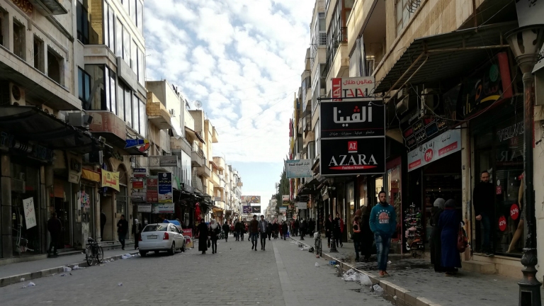 تردي الأوضاع المعيشية يدفع السوريين إلى 