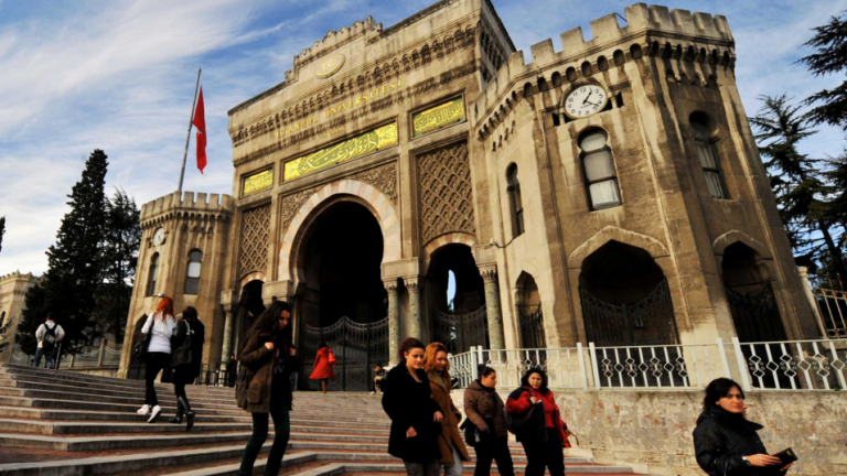 تركيا.. تعديل يتيح للطلاب السوريين الدراسة في الثانويات المهنية