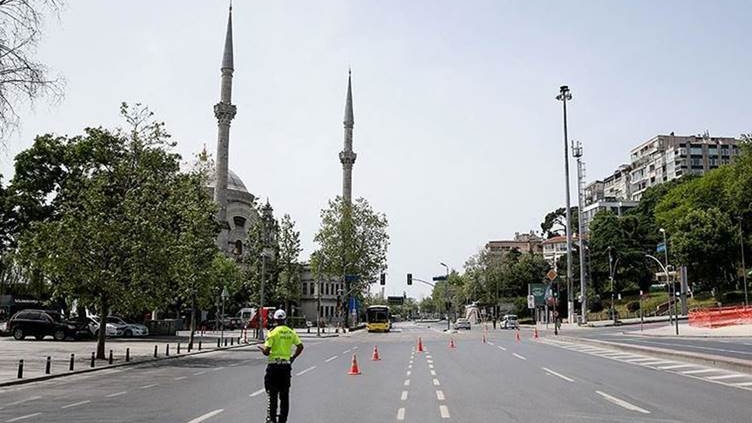 تركيا تلغي حظر التجول يومي السبت والأحد