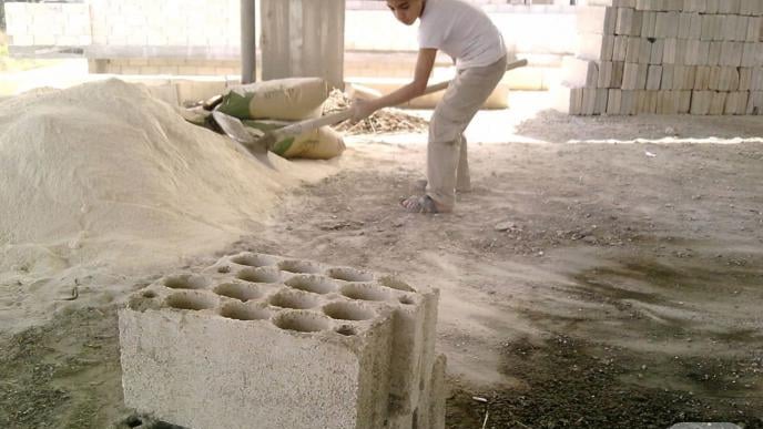 TWO CHILDREN MAKE FRIENDS WITH CEMENT IN WADI AL-NASARA!