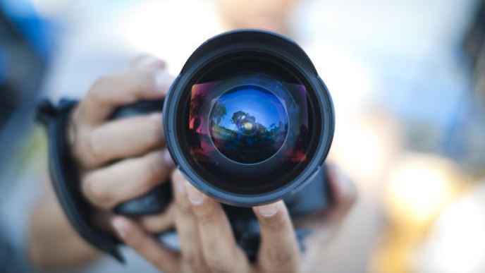 TWO THOUSAND SYRIAN POUNDS FOR A PHOTOGRAPHY SESSION