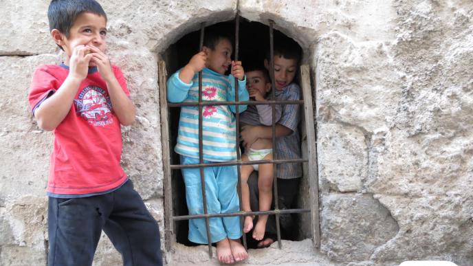 يونيسف: 100 ألف طفل محاصرون في حلب.. ووفاة شقيق 