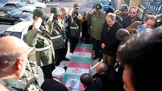 إيران تشيع ثلاثة من الحرس الثوري قتلوا في سوريا بينهم قيادي 