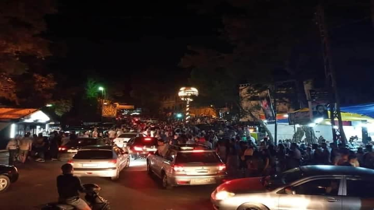 لا حياة لمن تنادي… الشعب يقيم الحفلات والأطباء يستغيثون