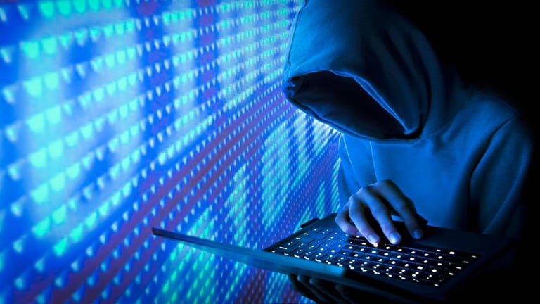 ما تعتقد أنه حرية شخصية ربما يوقعك بجريمة إلكترونية!