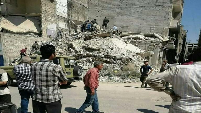 ضحايا جراء انهيار مبنى سكني في حي الصالحين بحلب