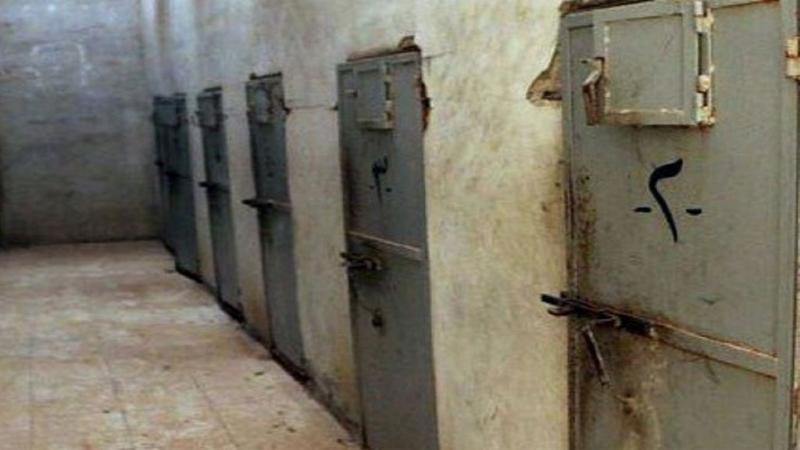 كيف يصنع السجناء أدواتهم البديلة في سجن تدمر؟
