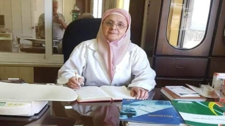 القصة الكاملة عن عالية قصاص طبيبة الفقراء في ادلب  