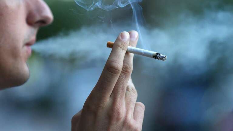التدخين أهمها… عادات يومية خاطئة تسبب مرض 