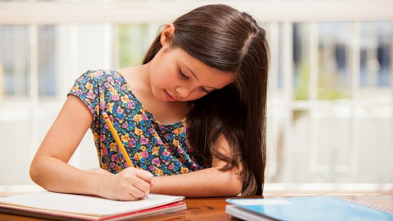 7 نصائح تحفّز طفلك لإنجاز الواجبات المدرسية تعرّف إليها
