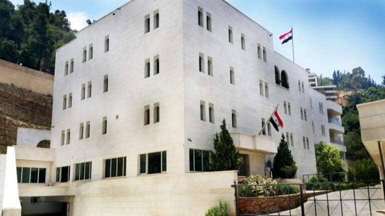 لبنان.. سفارة النظام تسهّل زيارة المتخلفين عن الخدمة العسكرية لسوريا