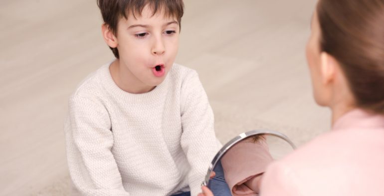 اضطرابات النطق عند أطفالنا.. هل نحن السبب؟