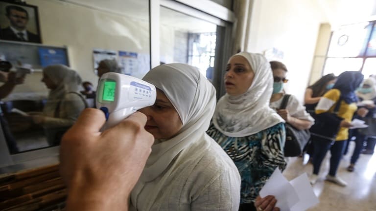أعلى حصيلة يومية للوفيات والإصابات بكورونا في مناطق النظام 